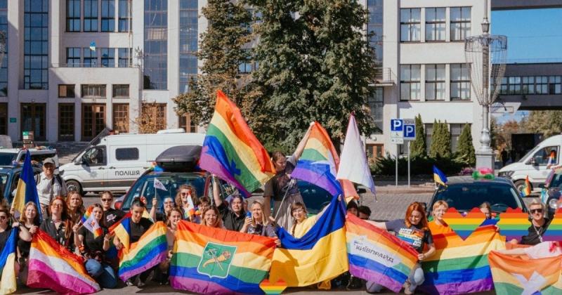 У Харкові ультраправі активісти здійснили напад на гей-парад: відеозапис подій.