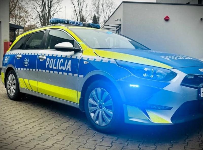 В Польщі українець відкусив частину автомобіля поліцейських, які прибули для його затримання.