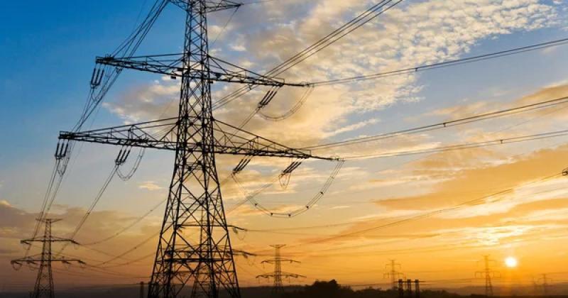 У вересні 2025 року імпорт електричної енергії скоротився майже на 50%, тоді як експорт встановив новий рекорд, повідомляє Delo.ua.