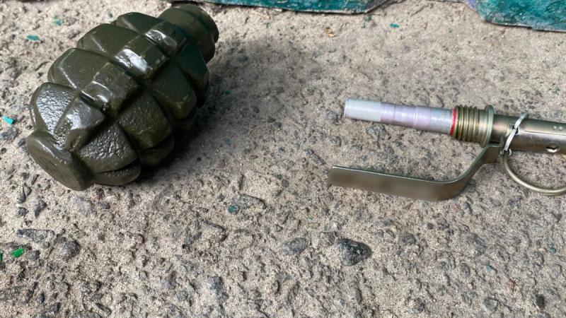 Один із постраждалих під час конфлікту, що включав використання гранати в Лозовій, загинув, а підозрюваного затримано і взято під варту.