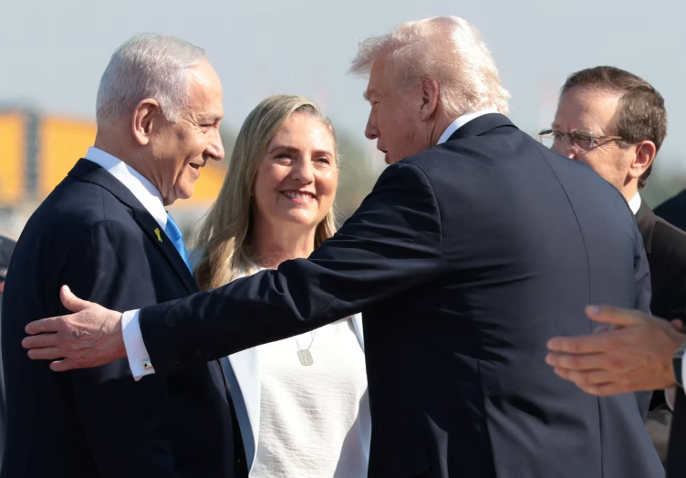 Трамп прибув в Ізраїль, де активно спостерігають за процесом звільнення заручників, захоплених ХАМАС.