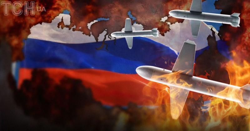 Дрони завдали удару по території нафтопереробного заводу в російській Уфі (відео)