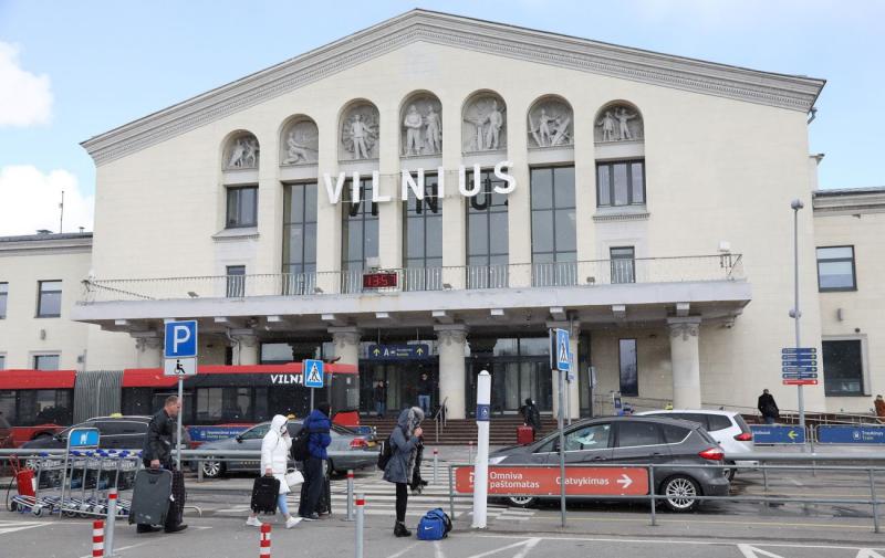 Аеропорт Вільнюса призупинив свою діяльність у зв'язку з появою повітряних куль, що пролітали з боку Білорусі.