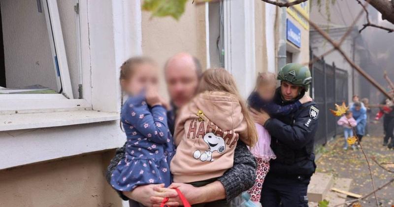 Атака безпілотників на дитячий садок у Харкові: президент опублікував зворушливі знімки.