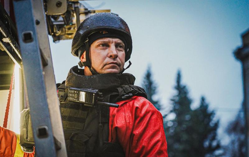 В Бурштині, де знаходиться теплоелектростанція, вже близько трьох годин не вщухають звуки вибухів.