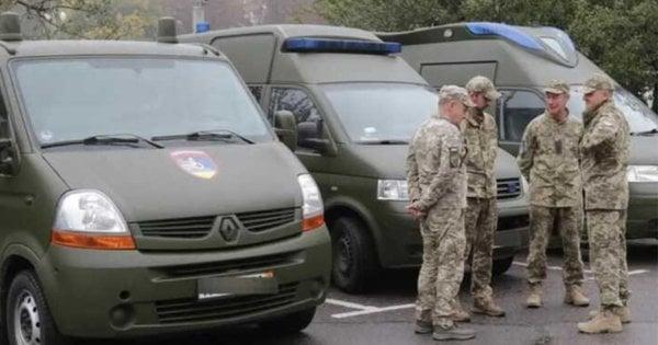 В Одесі група людей перевернула мікроавтобус ТЦК, в результаті чого постраждали військовослужбовці.