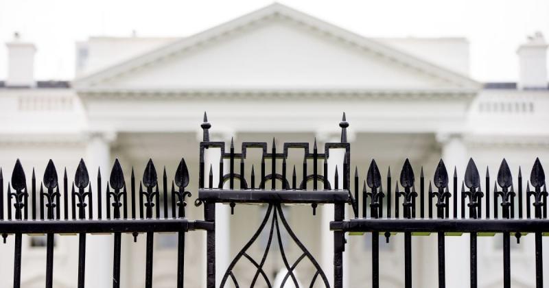 Після загибелі активіста Чарлі Кірка представники адміністрації Трампа ховаються на військових базах.