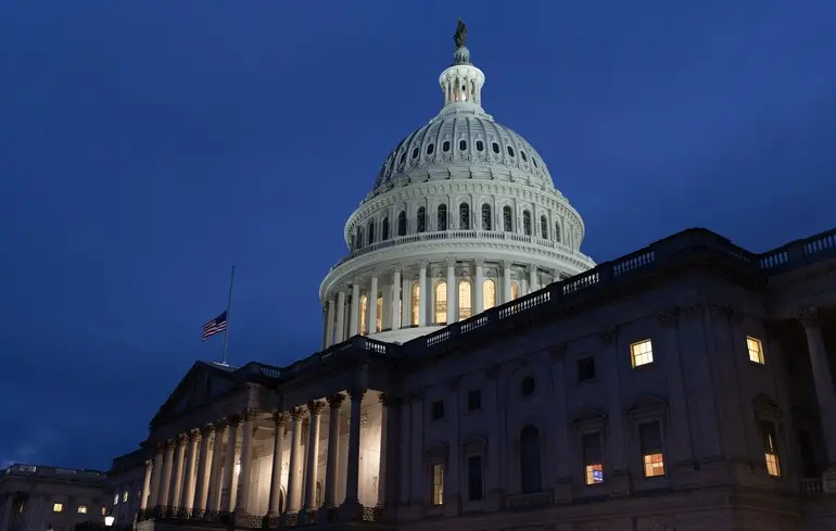 Згідно з результатами опитування, американці частіше покладають відповідальність за шатдаун на Дональда Трампа та Республіканську партію, ніж на демократів.