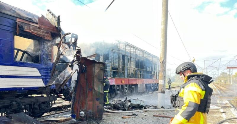 Внаслідок російського обстрілу Сум постраждало 11 осіб, серед яких є чотири дитини, повідомляє ДСНС.