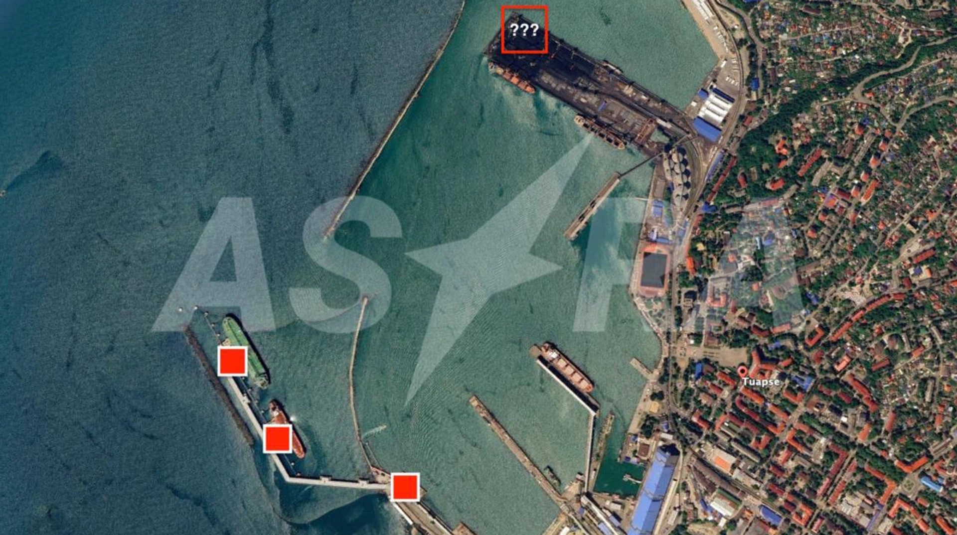 Російська сторона повідомила, що внаслідок удару безпілотника в Туапсинському порту виникла пожежа на нафтовому танкері.