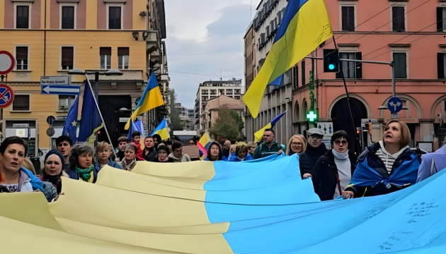 В Італійській Болоньї українці організували акцію, щоб привернути увагу до злочинів, вчинених Російською Федерацією.