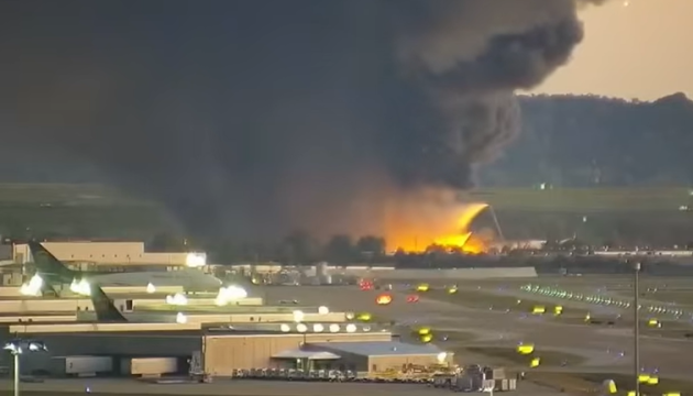 У США стався інцидент з вантажним літаком, є постраждалі.