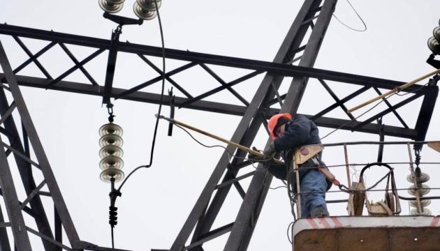 Міністерство енергетики повідомляє, що російські війська намагаються завдавати удари як по об'єктах виробництва електроенергії, так і по електромережах.