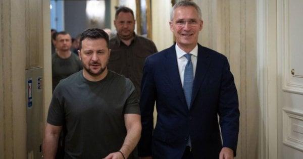 Екс-генеральний секретар НАТО поділився історією про те, як він відмовив Володимиру Зеленському у підтримці закриття повітряного простору над Україною.