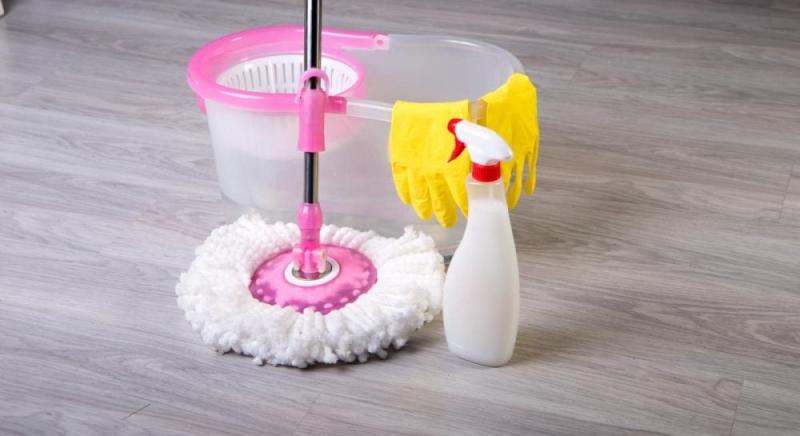 Запах у домі: фахівці визначили 7 добавок, які можна використовувати у воді для прибирання підлог.