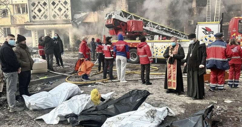 У Тернополі сталася трагедія: 19 осіб, включаючи трьох дітей, загинули внаслідок пожежі, повідомляє Міністерство внутрішніх справ.