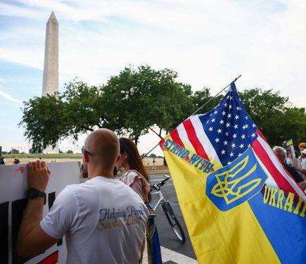 Внаслідок імміграційних заходів, запроваджених адміністрацією Трампа, майже 200 тисяч українців можуть зіткнутися з загрозою втрати свого легального статусу.