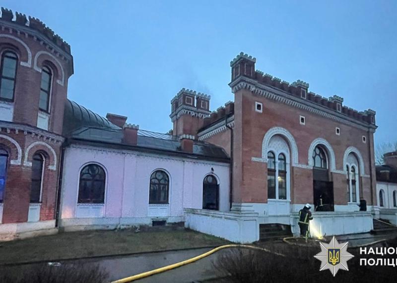 Підпал єврейської синагоги в Чернівцях: підозрюваному встановили заставу в розмірі 240 тисяч гривень.