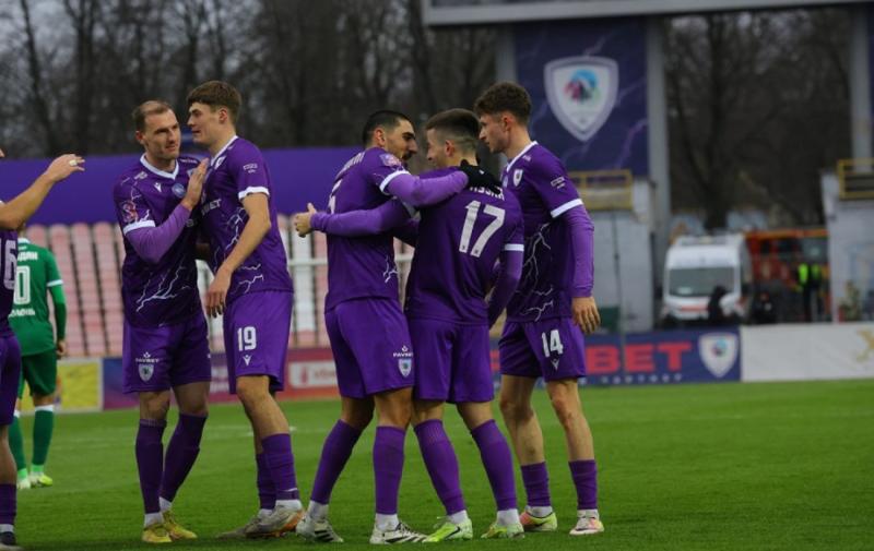 ЛНЗ святкує перемогу в першому колі, тріумф