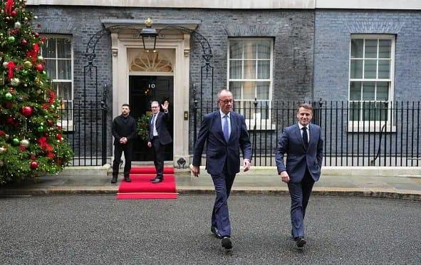 Зустріч чотирьох керівників у Лондоні завершилася, проте Стармер та Зеленський продовжили свої обговорення.