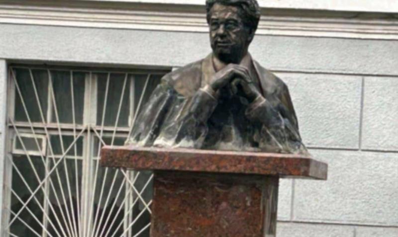 У Києві, на території Університету Драгоманова, був урочисто відкритий бюст російського дипломата.