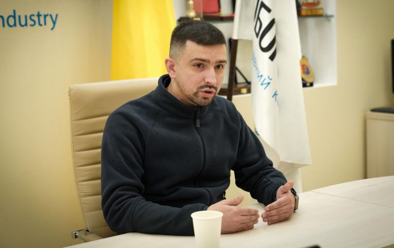 Авіаційні технології, броньовані засоби та боєприпаси: