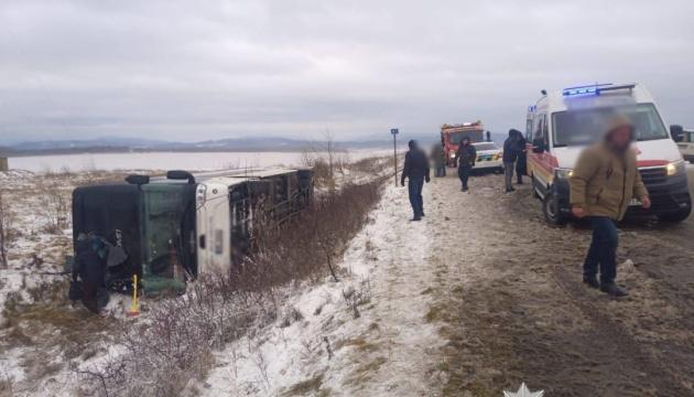 Аварія за участю автобуса на Івано-Франківщині: число постраждалих досягло 13, одна особа загинула.