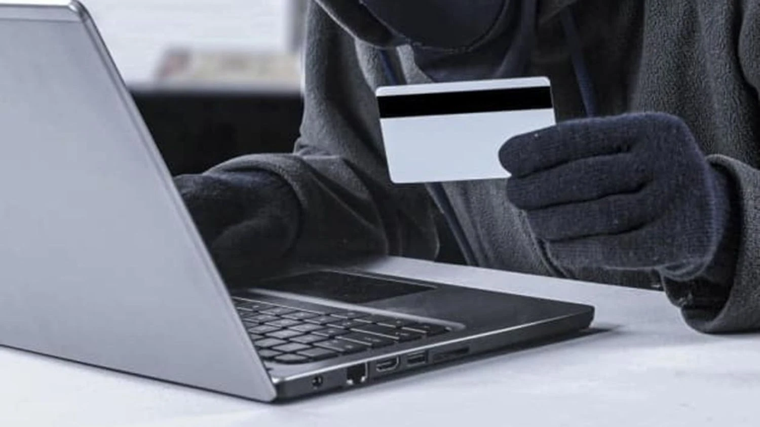 Як уникнути шахраїв під час онлайн-знайомств: рекомендації від патрульної поліції | УНН