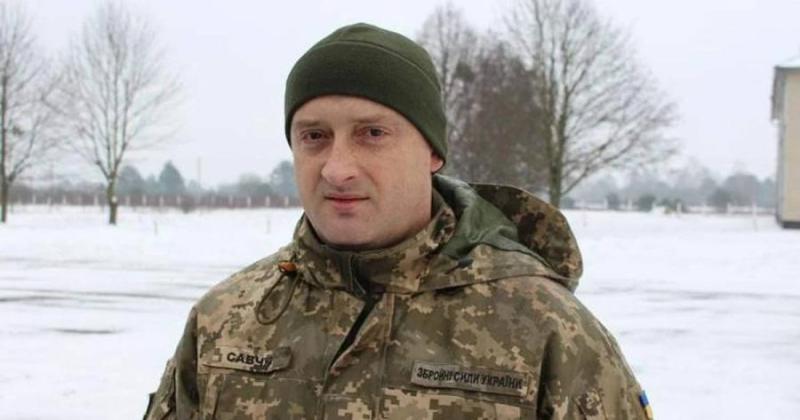 Служба безпеки України виявила у керівника Закарпатського обласного територіального центру комплектування 100 тисяч доларів, повідомив командир.