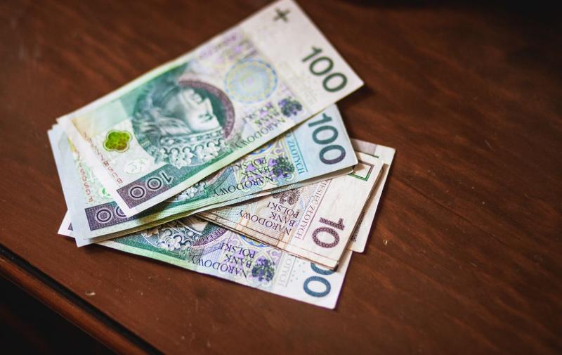 Національний банк збільшив курс польського злотого на 6 копійок.