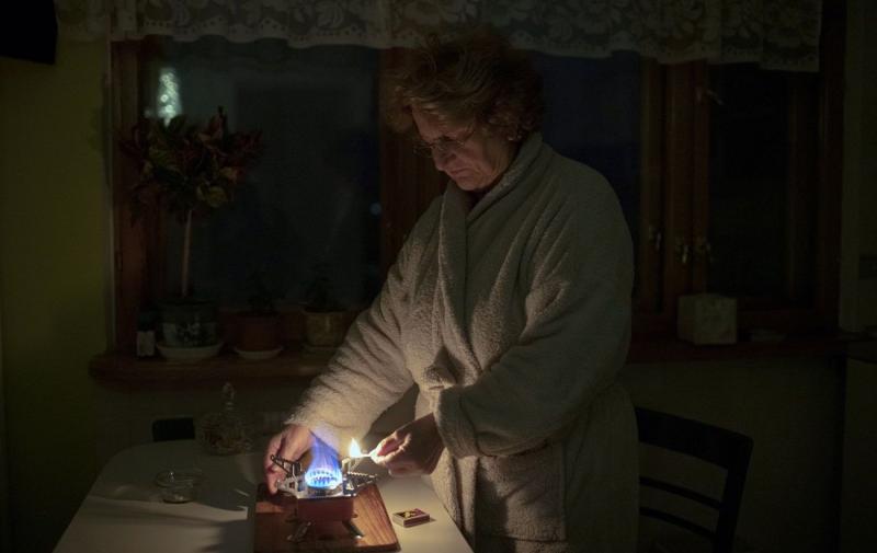 Павлоград у сутінках: безперервні тривоги та ризик нападів ускладнюють проведення ремонтних робіт.