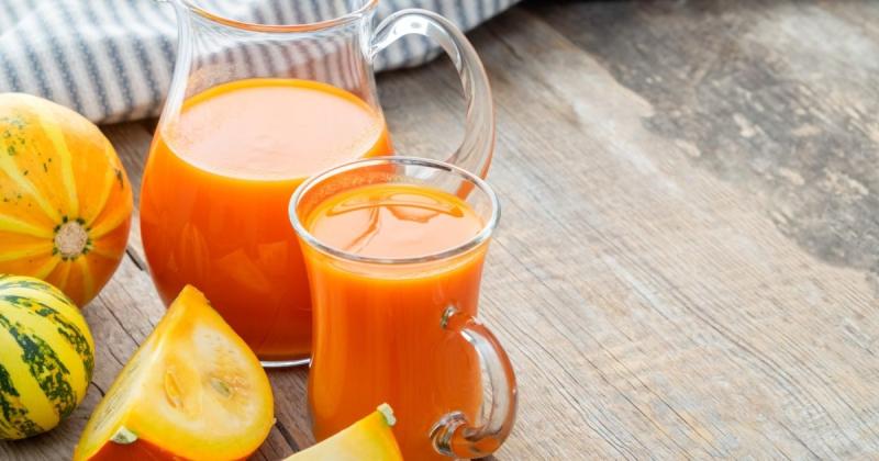 Забудьте про дорогі соки з магазинів: простий рецепт приготування смачного напою вдома - Hochu.ua