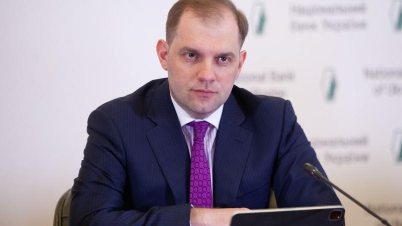 Курсовою валютою, що визначає фінансові відносини в Україні, є долар. При цьому, січневі зміни курсу гривні мають сезонний характер, відзначає Гелетій.