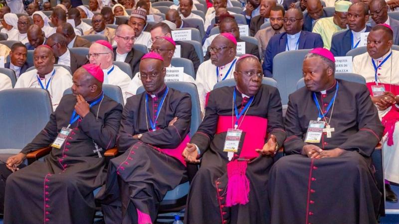 Інкультурація не є процесом пристосування Євангелія до сучасного світу, а радше означає пошук адекватних форм для його звіщення. - Vatican News