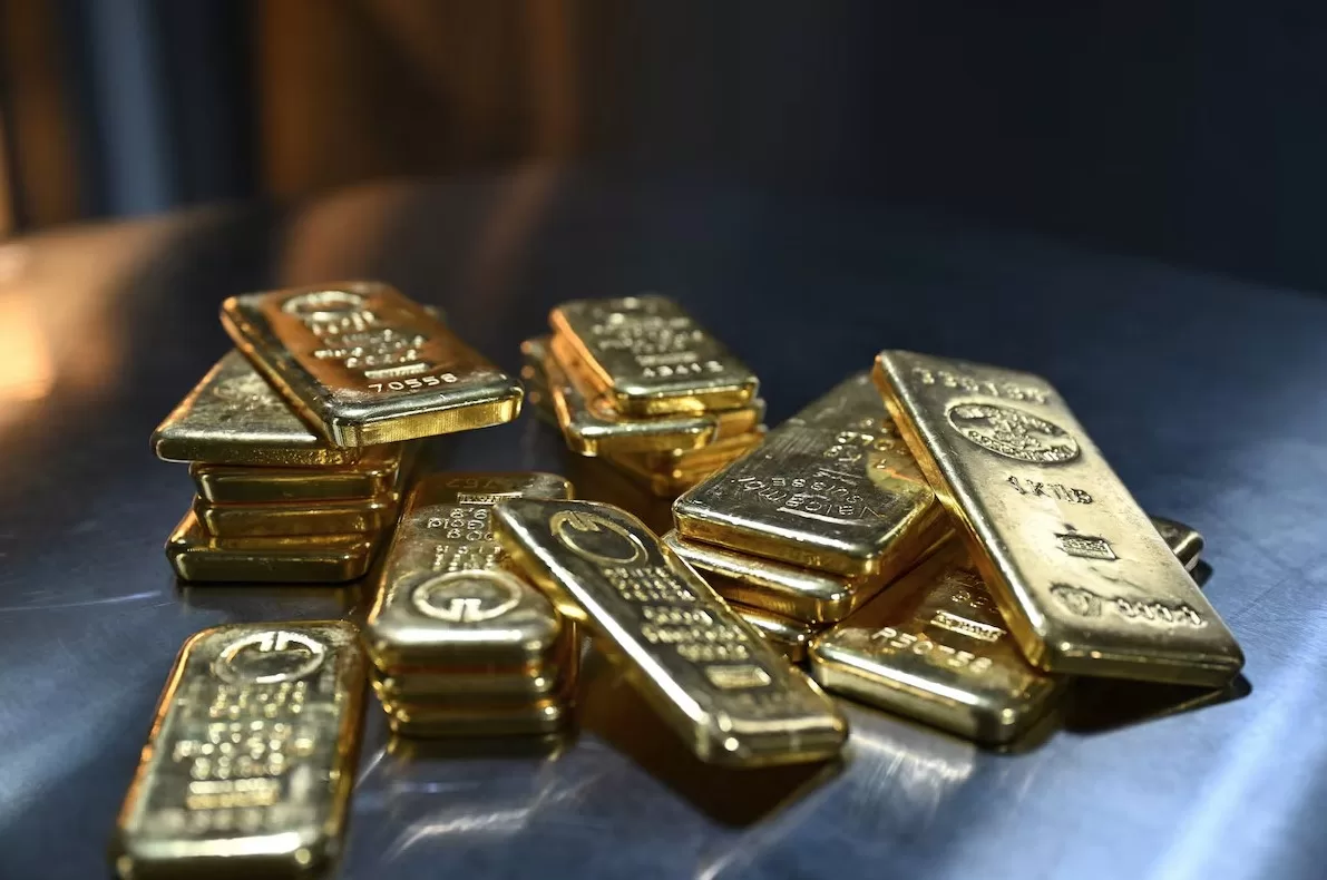 Ціни на золото та срібло значно підвищилися внаслідок геополітичних та економічних загроз | Основні новини України