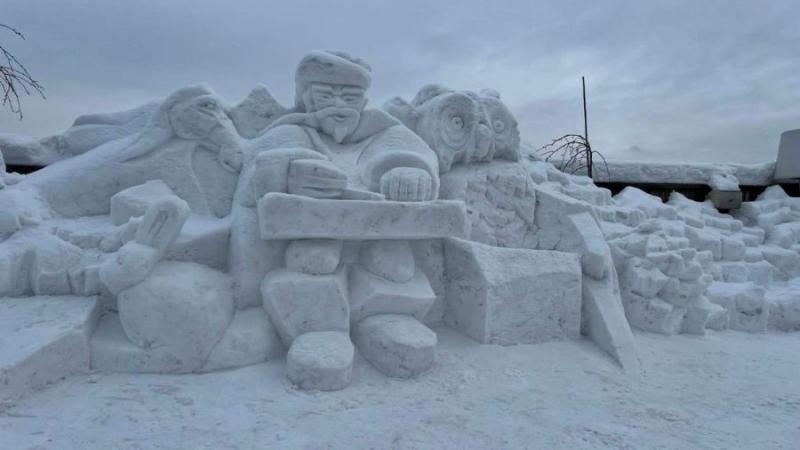 У Карпатах з'явився сніговий гуцул.