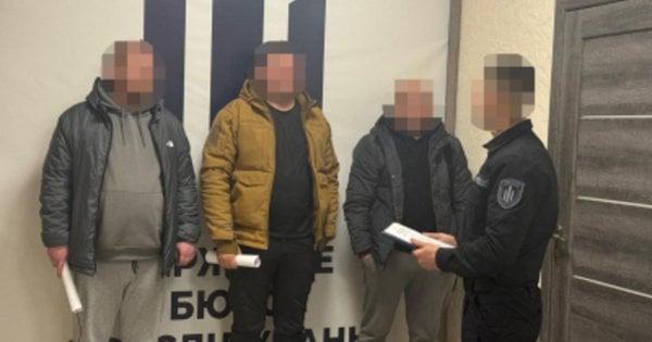 Трьох військовослужбовців підозрюють у неправомірному звільненні з військової служби на території Рівненської області.