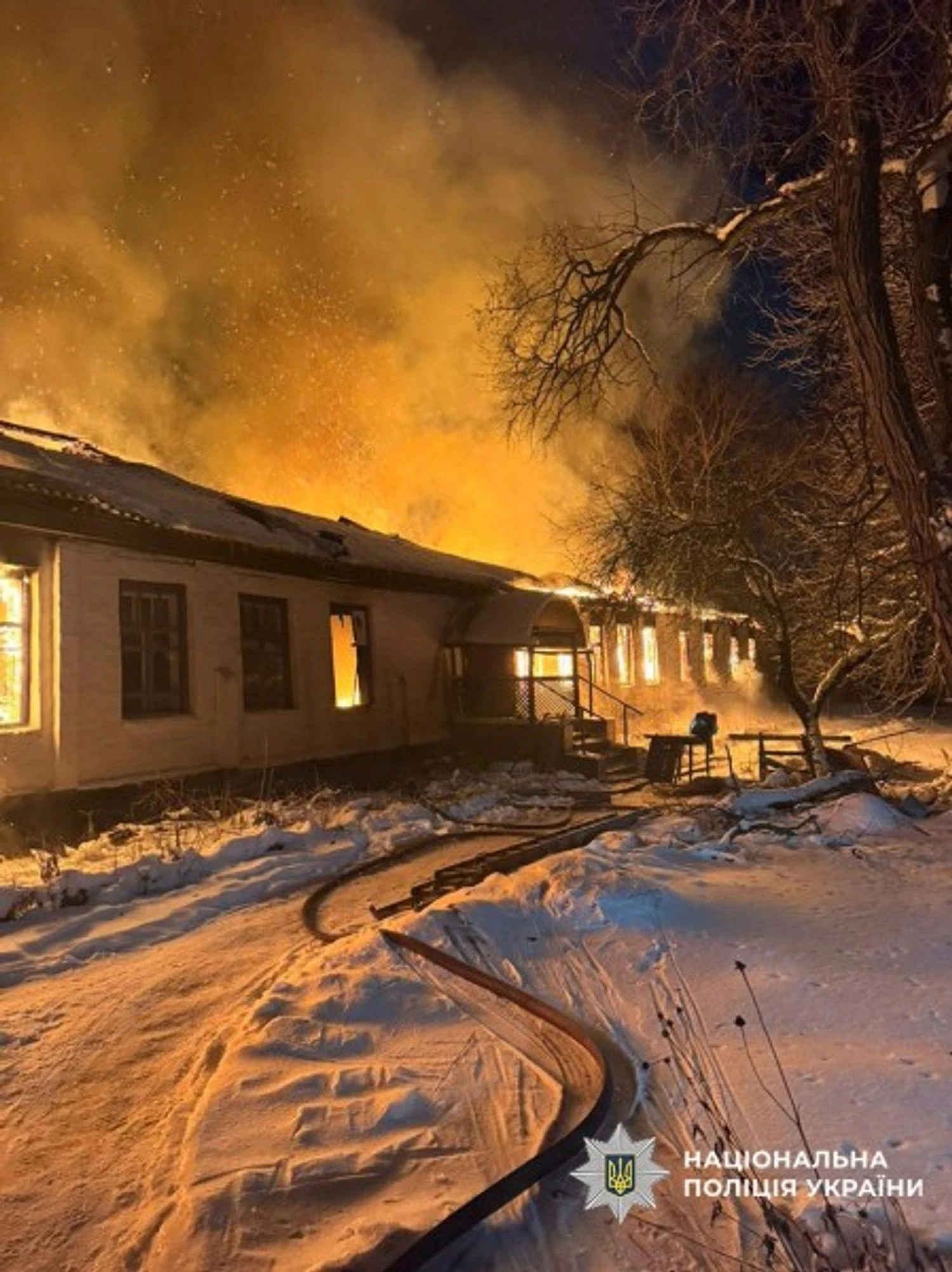 У Чернігівській області під час нічної пожежі в центрі соціальної адаптації зникли троє осіб | УНН