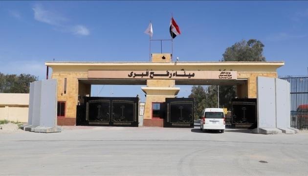 Ізраїль відновлює функціонування контрольного пункту Рафах на межі з Єгиптом.