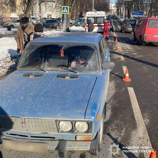 У Чернівцях автомобільна аварія сталася за участю водійки, яка наїхала на 11-річного хлопчика - повідомляє Українська газета Час.