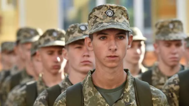 Призов до служби до досягнення повноліття: в яких випадках особа може бути залучена до армії ще до досягнення 18-річного віку.
