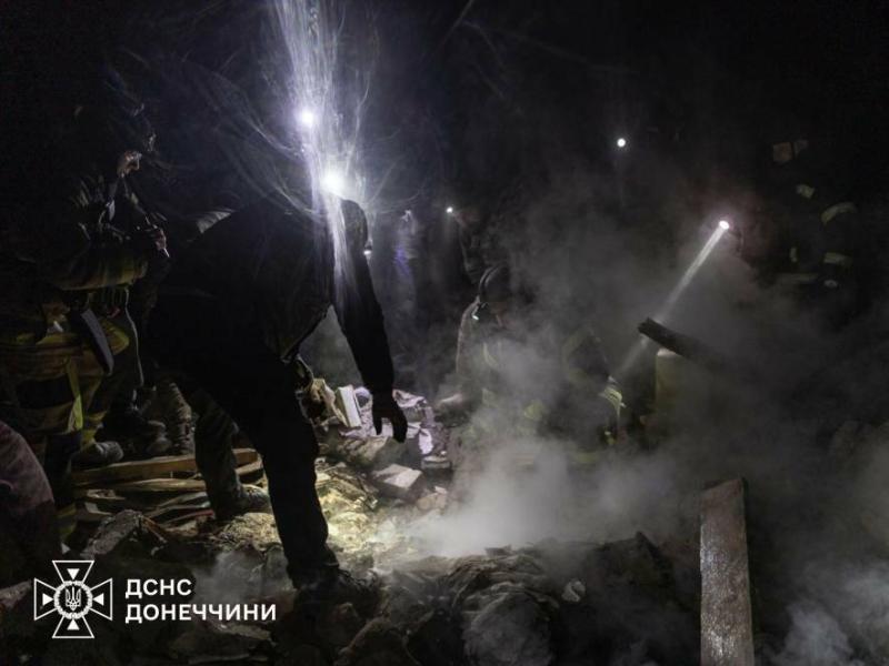 Окупаційні сили здійснили напад на Краматорськ, використовуючи безпілотники та авіабомби. Унаслідок атаки загинуло чотири особи, серед яких був восьмирічний хлопчик. - ФОТО