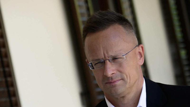 Сіярто висловив звинувачення на адресу України, стверджуючи, що вона не має наміру відновлювати постачання російської нафти до Угорщини з політичних причин.