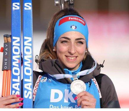 Італійська спортсменка Віттоцці здобула перемогу в біатлонних змаганнях на Олімпійських іграх.