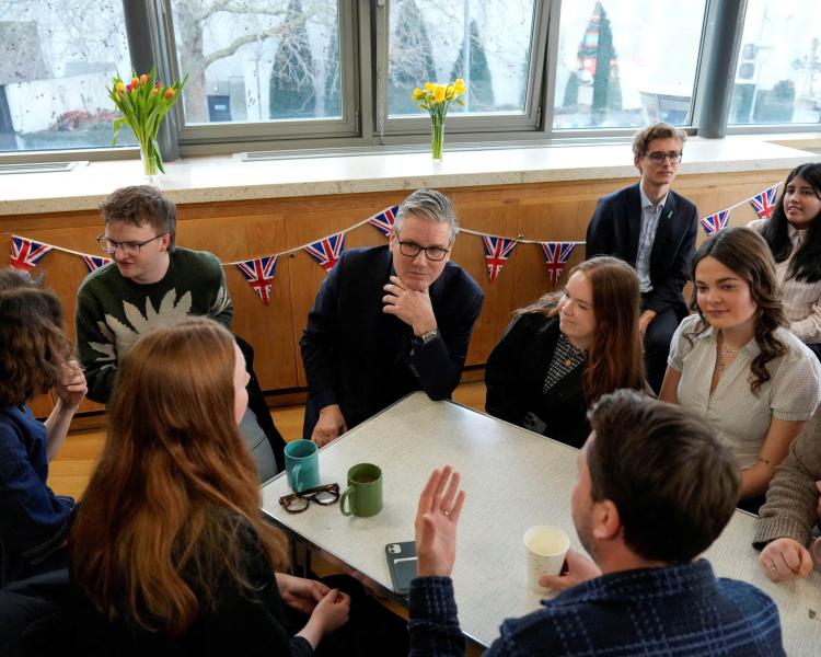 Стармер запевняє, що в найближчі кілька місяців буде прийнято законодавство щодо соціальних мереж.