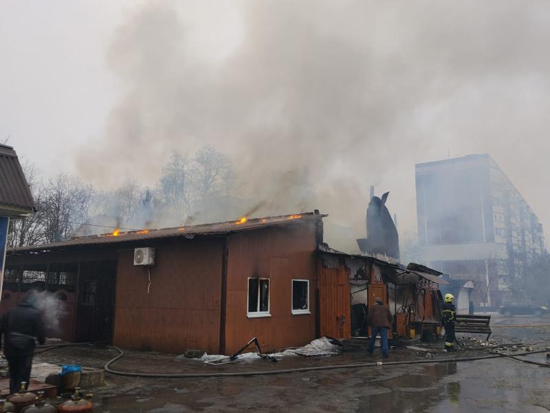 У селі Краснопавлівка на Харківщині стався вибух генератора, внаслідок чого згоріло кафе. - Новини Весь Харків.