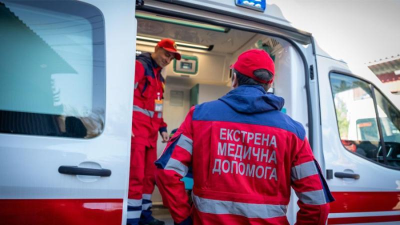 В Україні підвищили заробітну плату працівникам швидкої медичної допомоги, а в зонах, наближених до фронту, запровадили спеціальні надбавки.