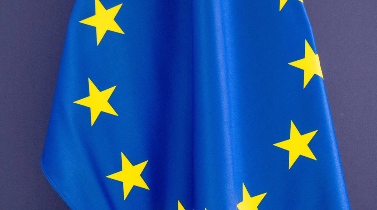 Рада Європейського Союзу ухвалила два законодавчі акти, які передбачають надання Україні кредиту в розмірі €90 мільярдів, проте третій акт наразі заблокований Угорщиною.