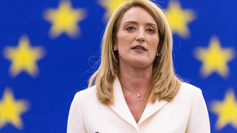 Мецола підписала угоду, що передбачає надання Україні кредиту в розмірі 90 мільярдів євро.