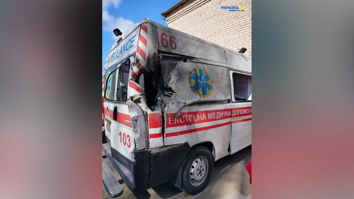 У Миколаївській області російські військові здійснили напад на автомобіль швидкої допомоги. | Основні новини України